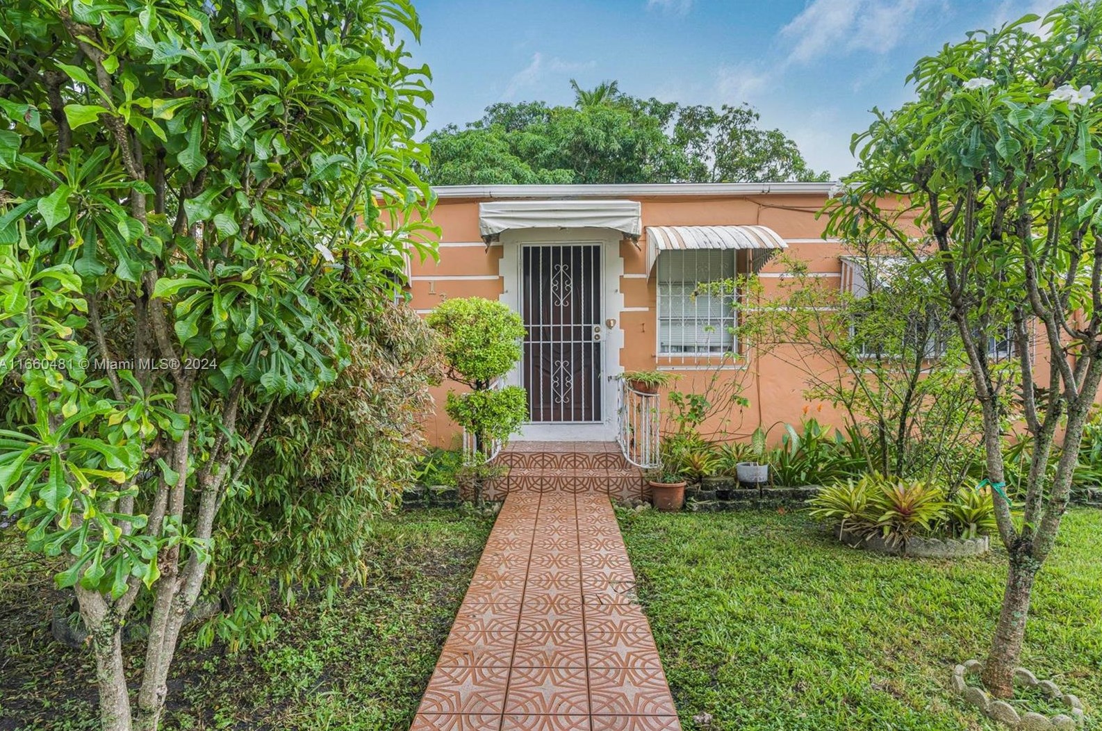 1318 34th St, Miami, FL 33142-5504