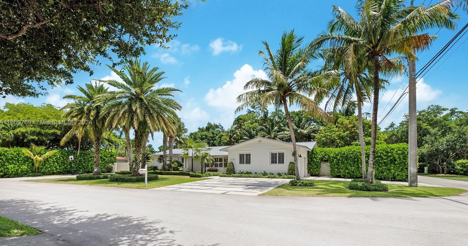 8390 97th St, Miami, FL 33156-2459