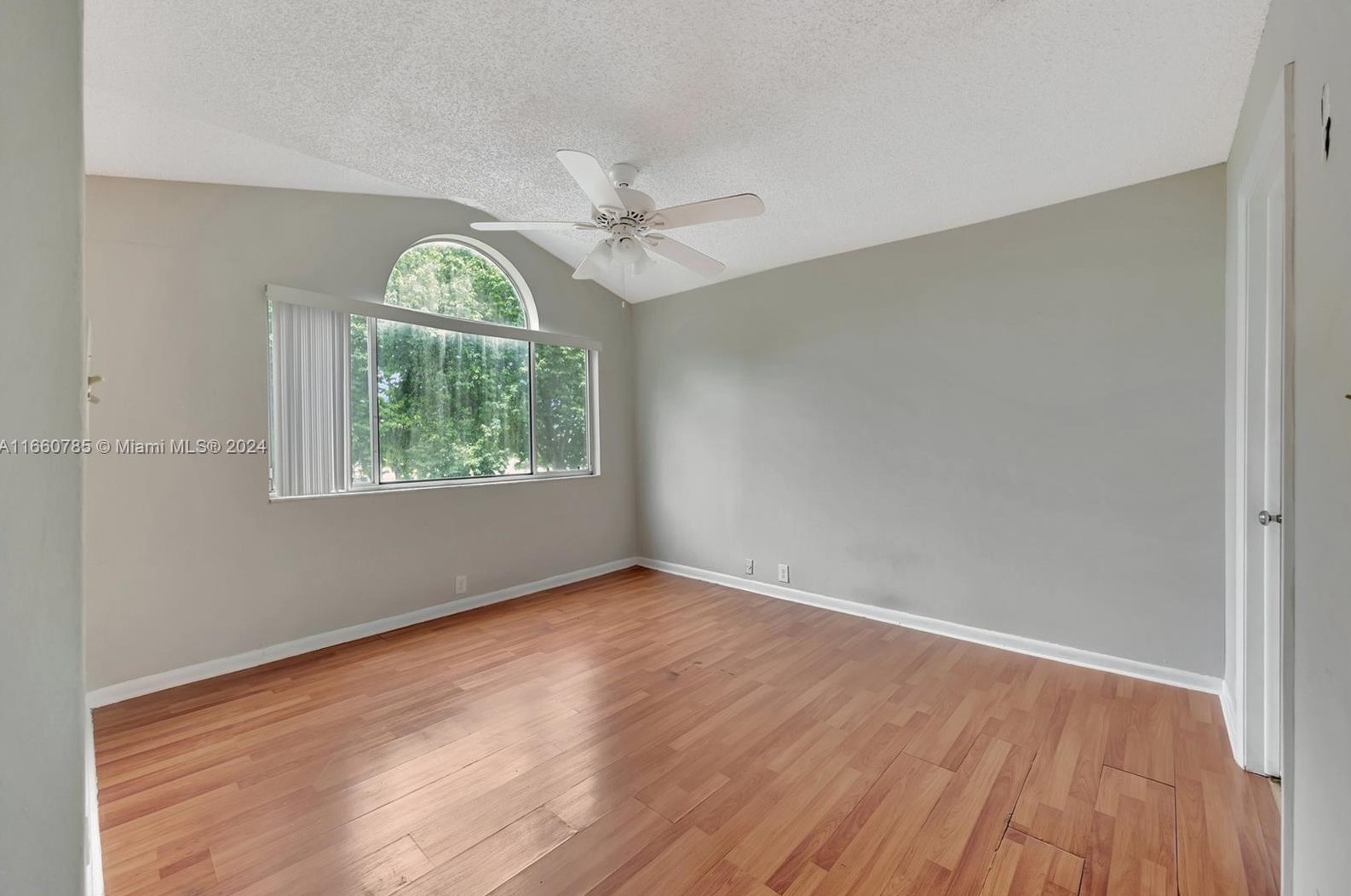 14030 90th Ter, Miami FL  33186-1263 exterior