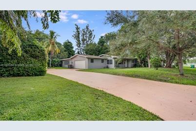 7425 SW 126th St, Pinecrest, FL 33156 - Photo 1