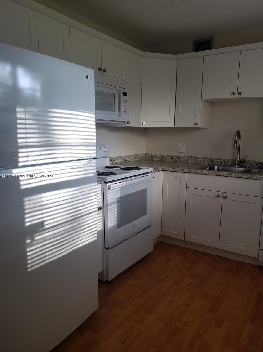 200 Sw 132nd Way #104l, Hollywood, FL 33027