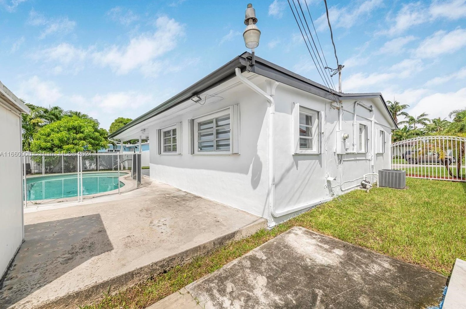 10350 44 St, Miami FL 33142-7971 exterior