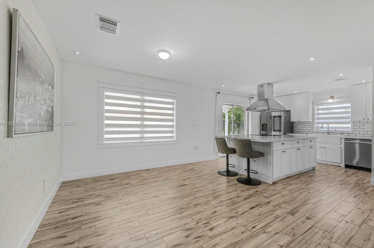 10350 44 St, Miami FL 33142-7971 exterior