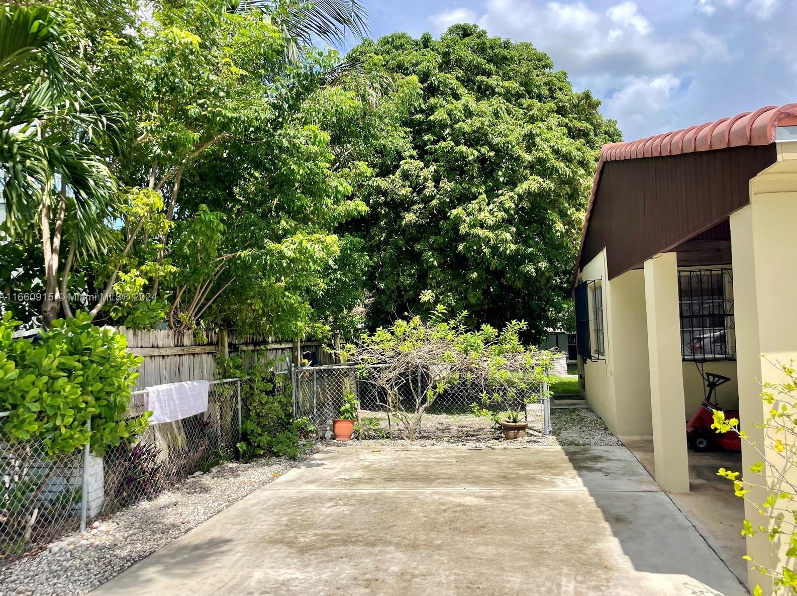 3061 99th St, Miami, FL 33147-2076