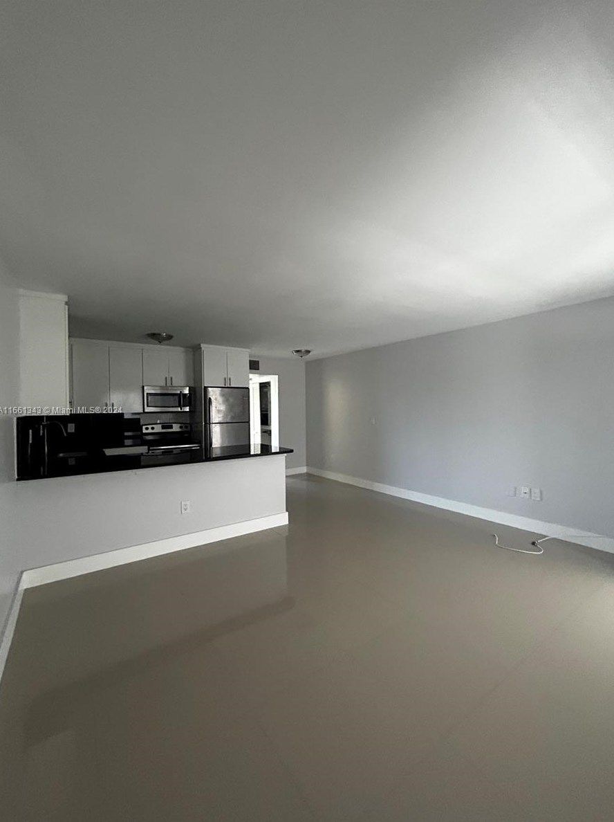 1986 Biarritz Dr #204, Miami Beach, FL 33141
