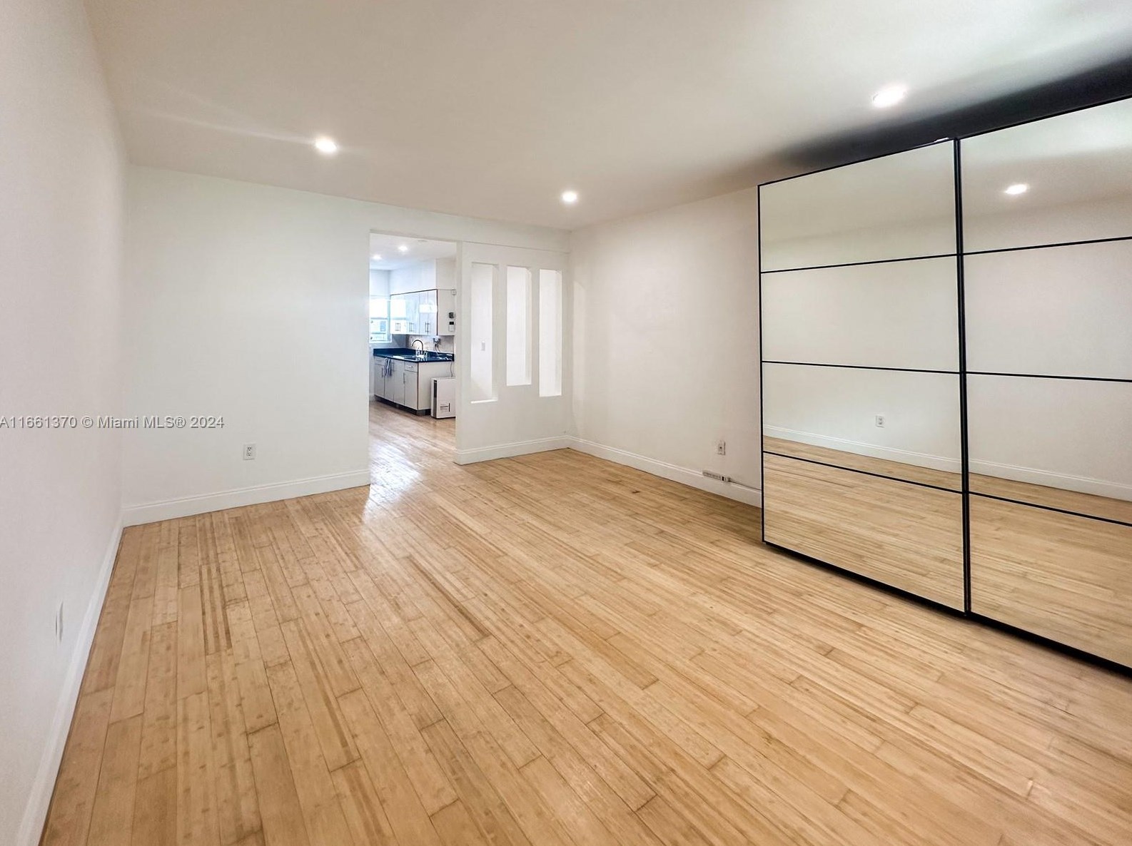 8080 Tatum Waterway Dr #10, Miami, FL 33141