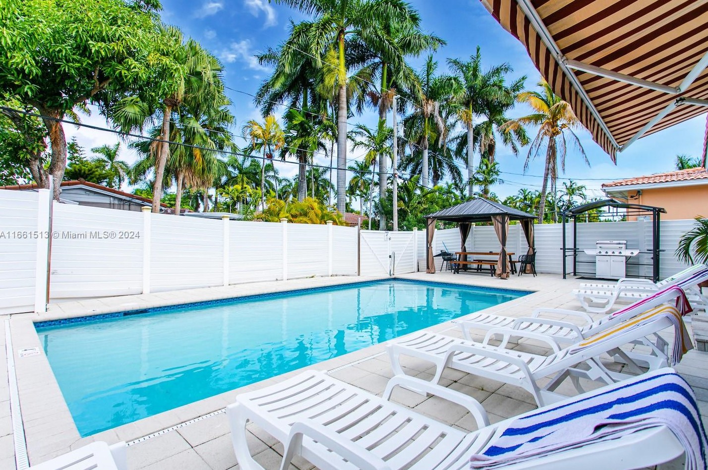 1045 Hollywood Blvd, Hollywood FL 33019-1515 exterior