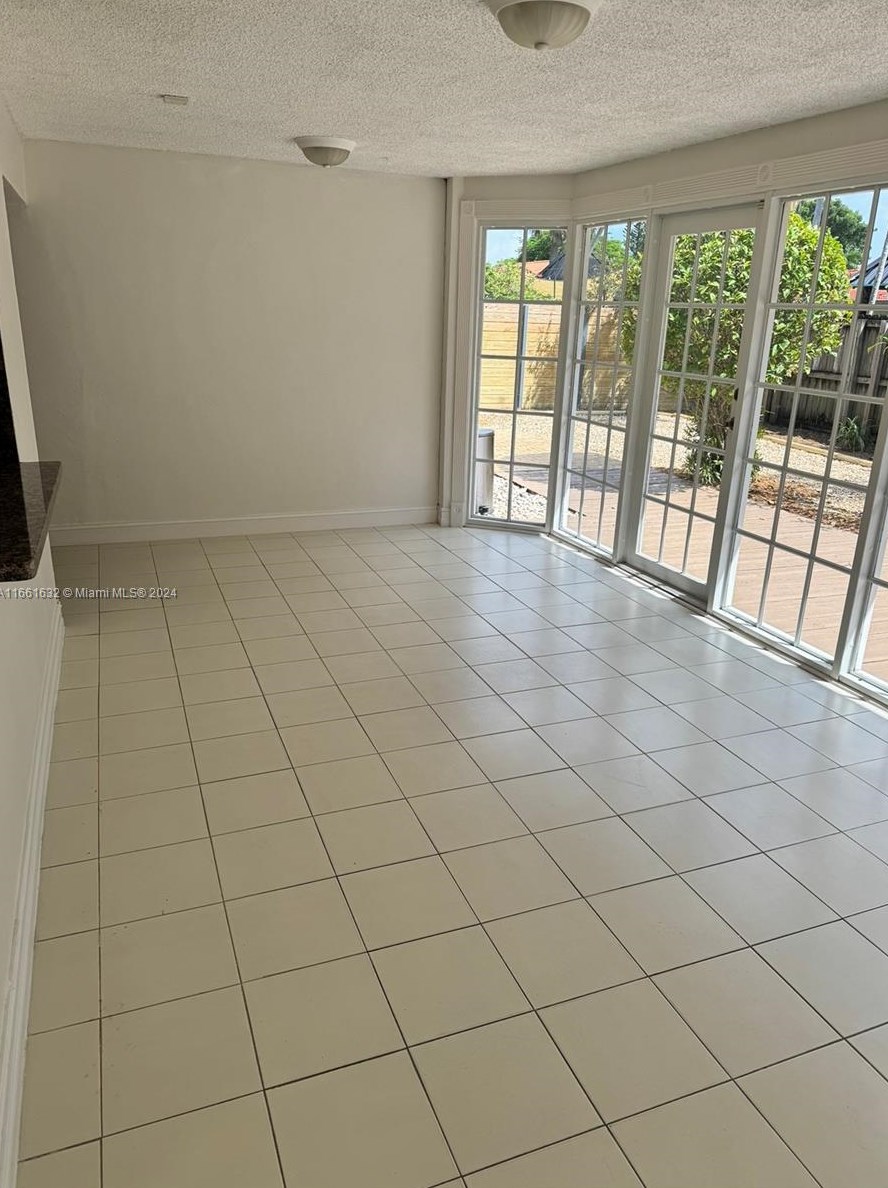 9110 9th Ter, Miami, FL 33174-3163