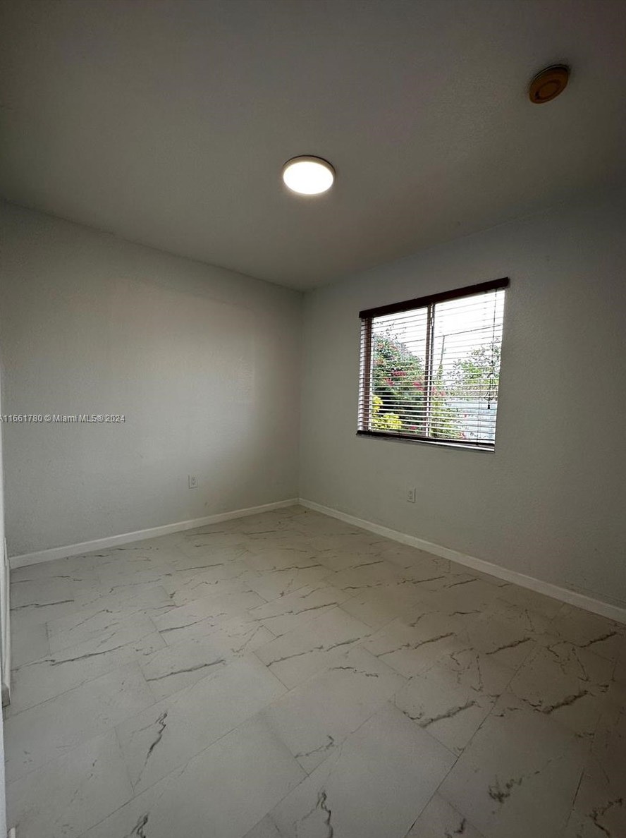 1805 175 St, Miami FL 33056-4840 exterior