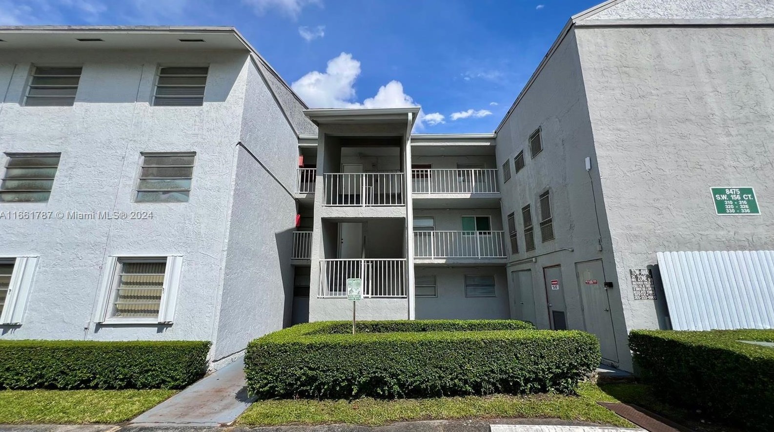 8475 156th Ct, Miami, FL 33193-1279