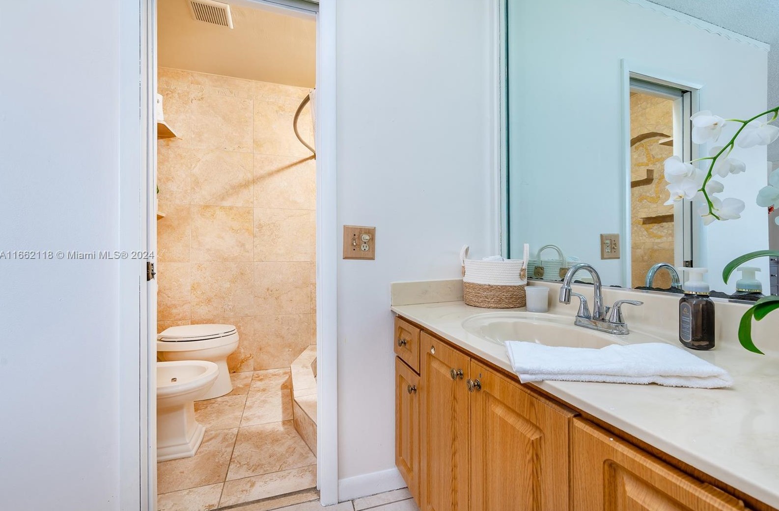 13015 2nd Ter, Miami FL 33125-4936 exterior