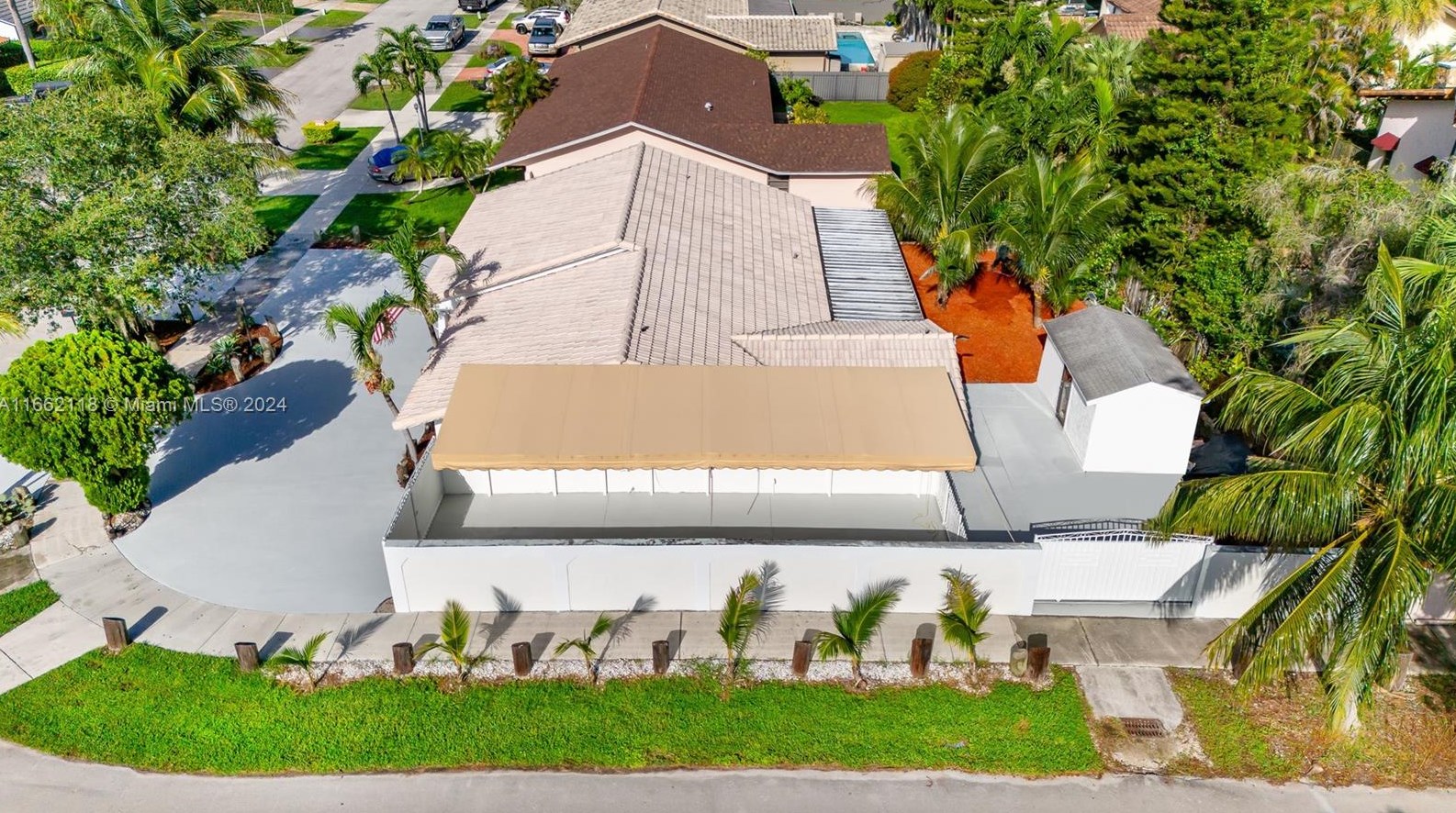 13015 2nd Ter, Miami FL 33125-4936 exterior