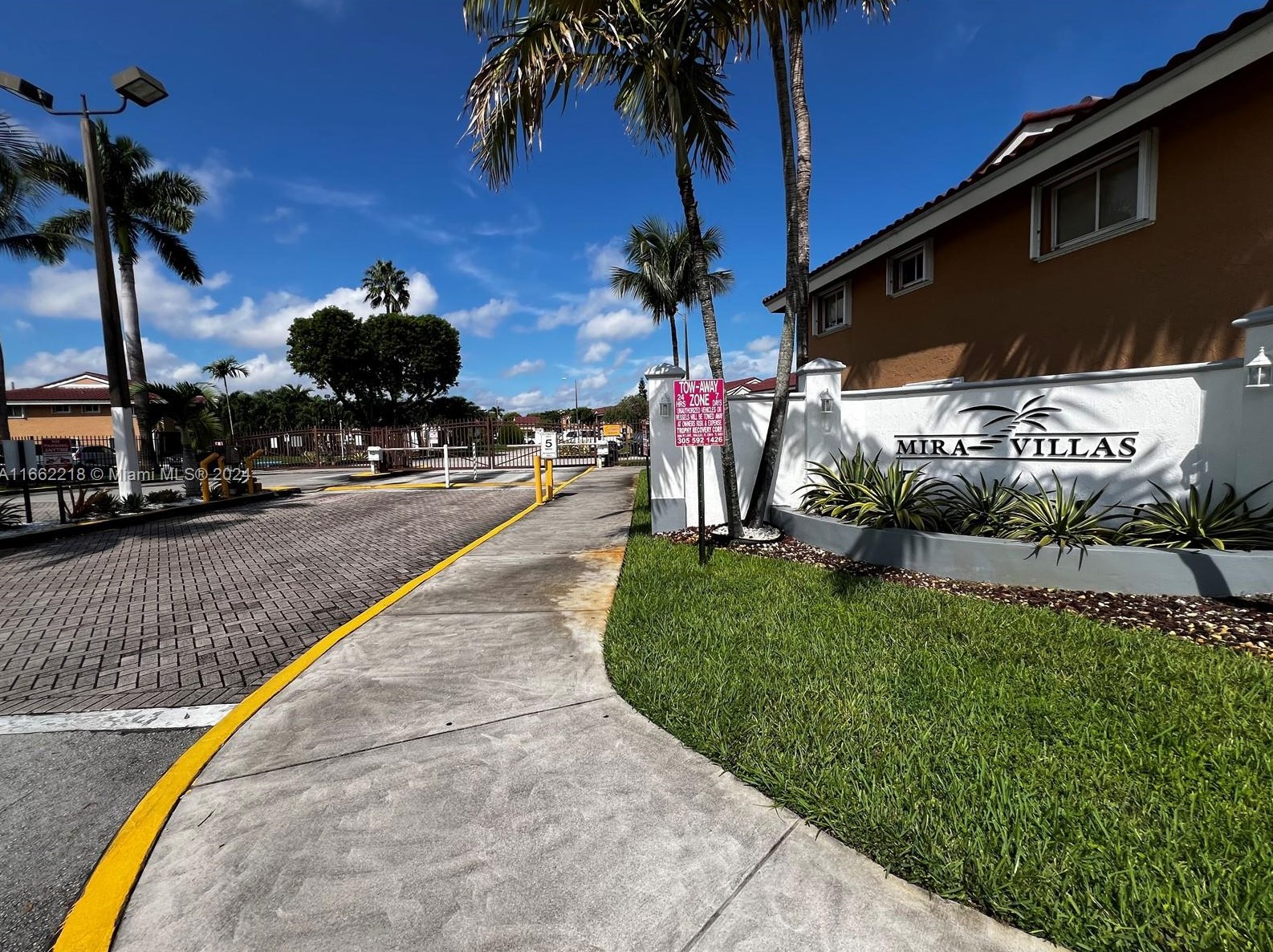 8231 5th Ln, Miami, FL 33126-3960