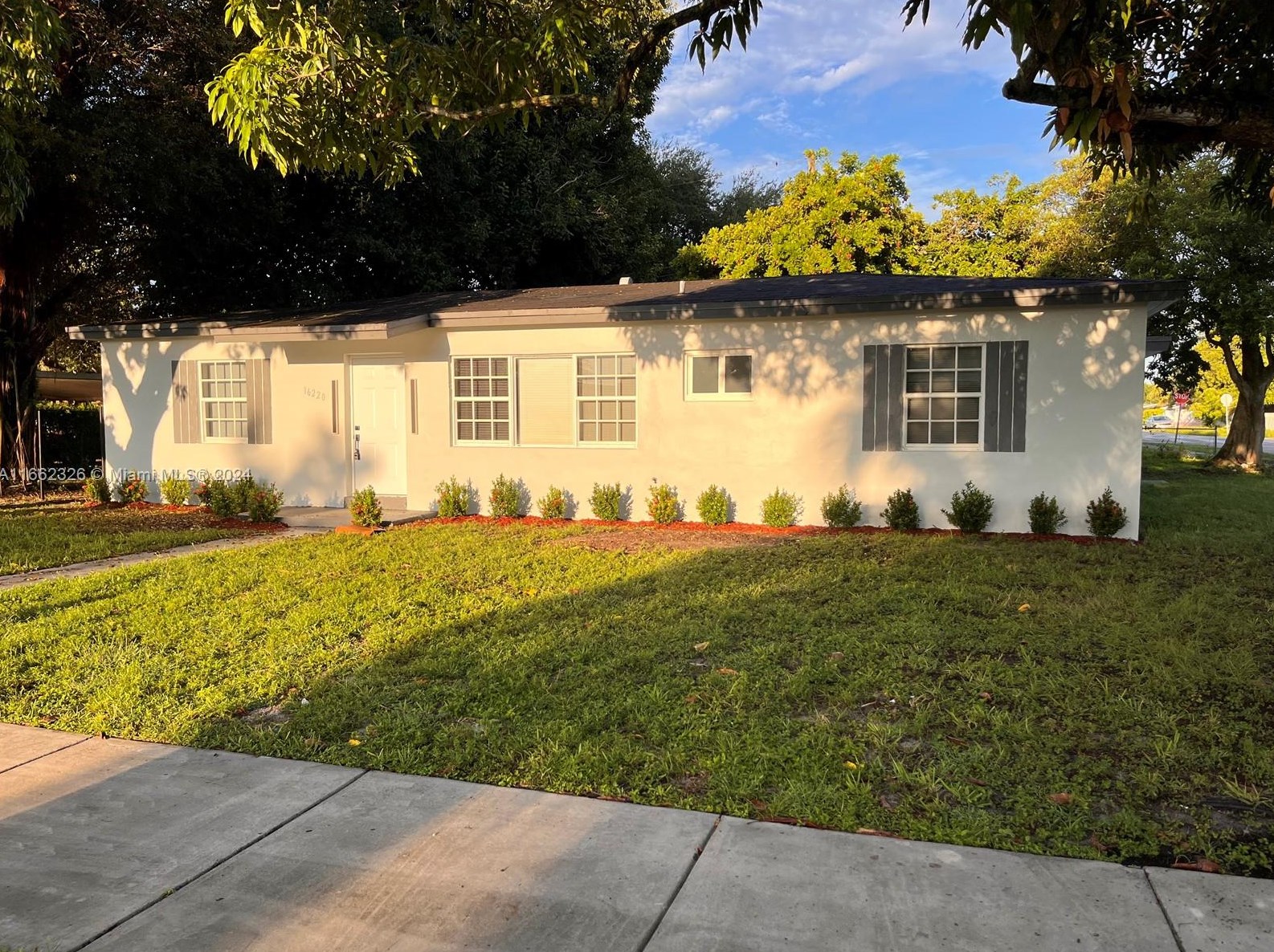 16220 Nw 28th Pl, Miami, FL 33054