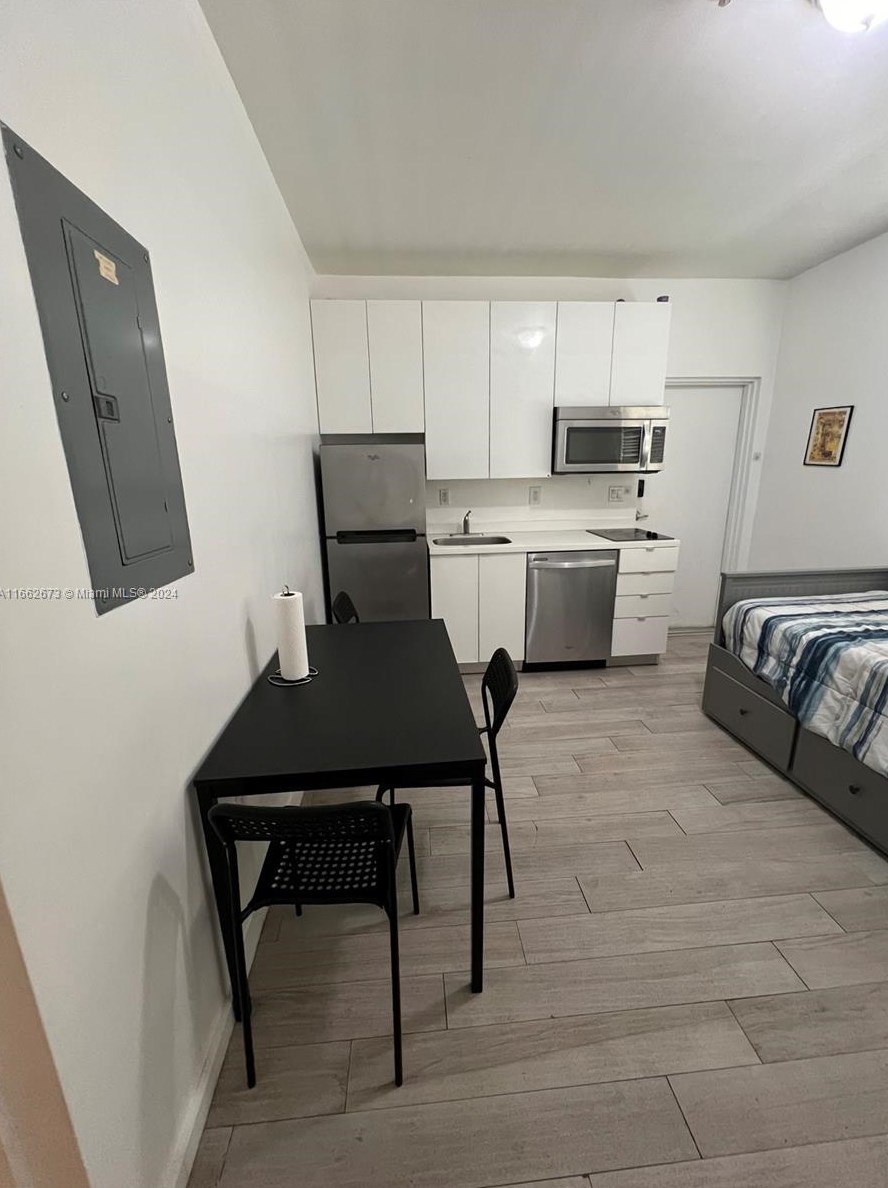 820 15th St, Miami, FL 33139-3403