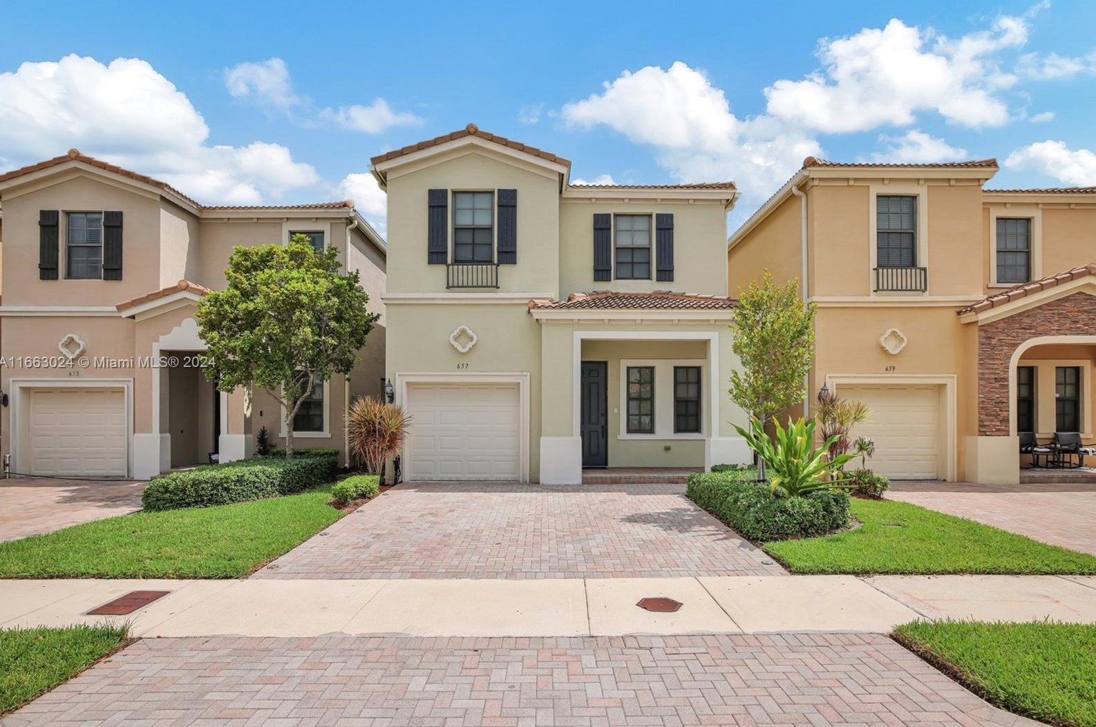 657 Ne 191st St, Miami, FL 33179