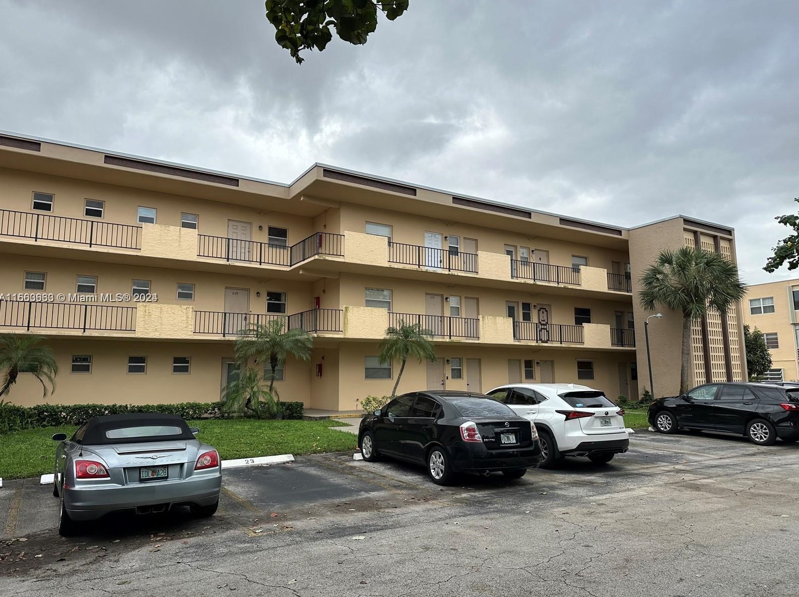 200 Ashbury Rd #209, Hollywood, FL 33024