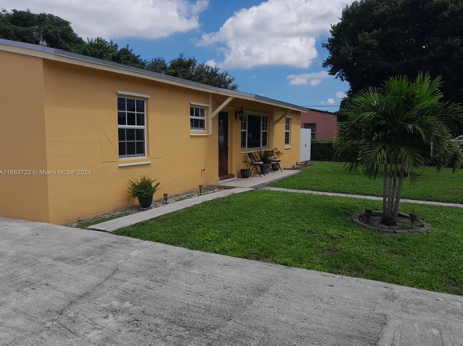 2911 158th St, Miami, FL 33054-2253