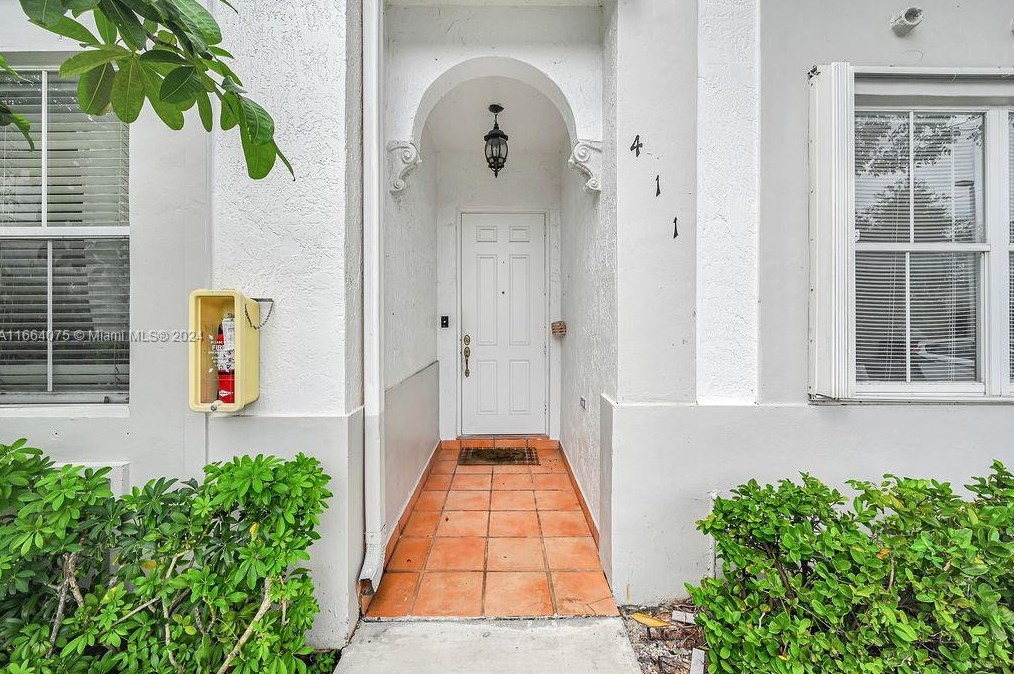 5400 107th Ave, Miami, FL 33178-4910