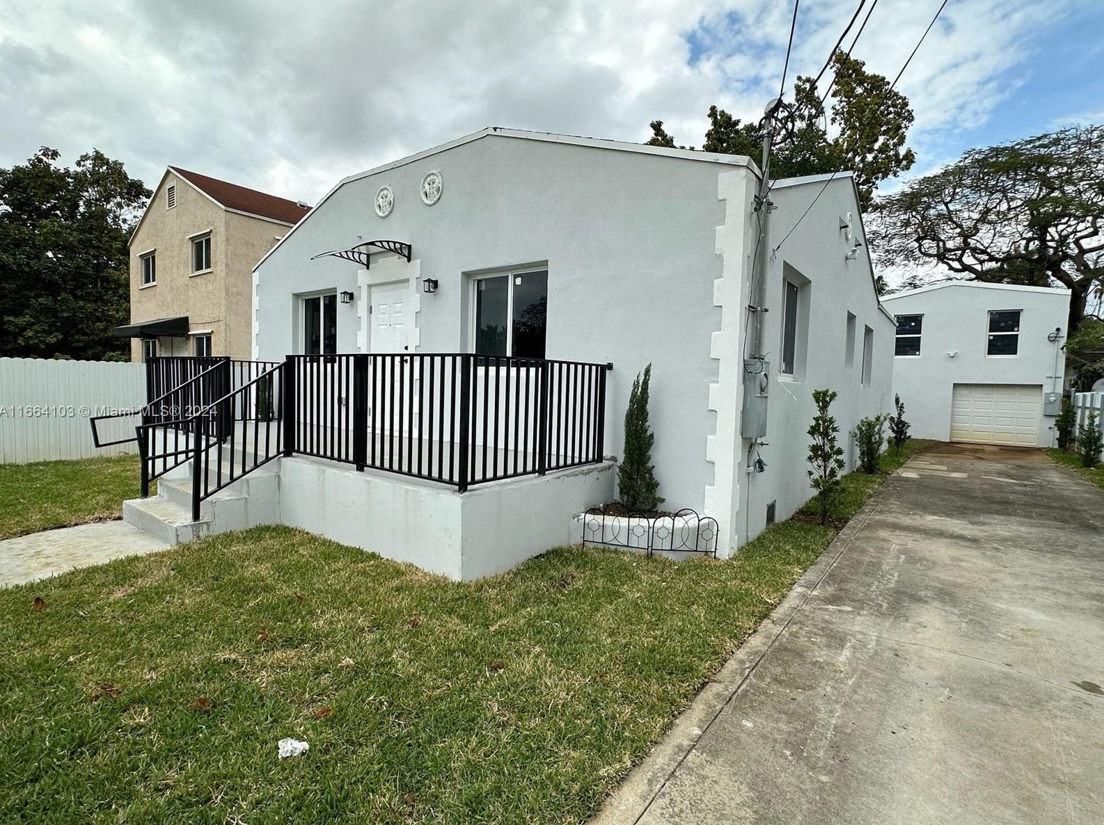 265 81st St, Miami, FL 33141-1681