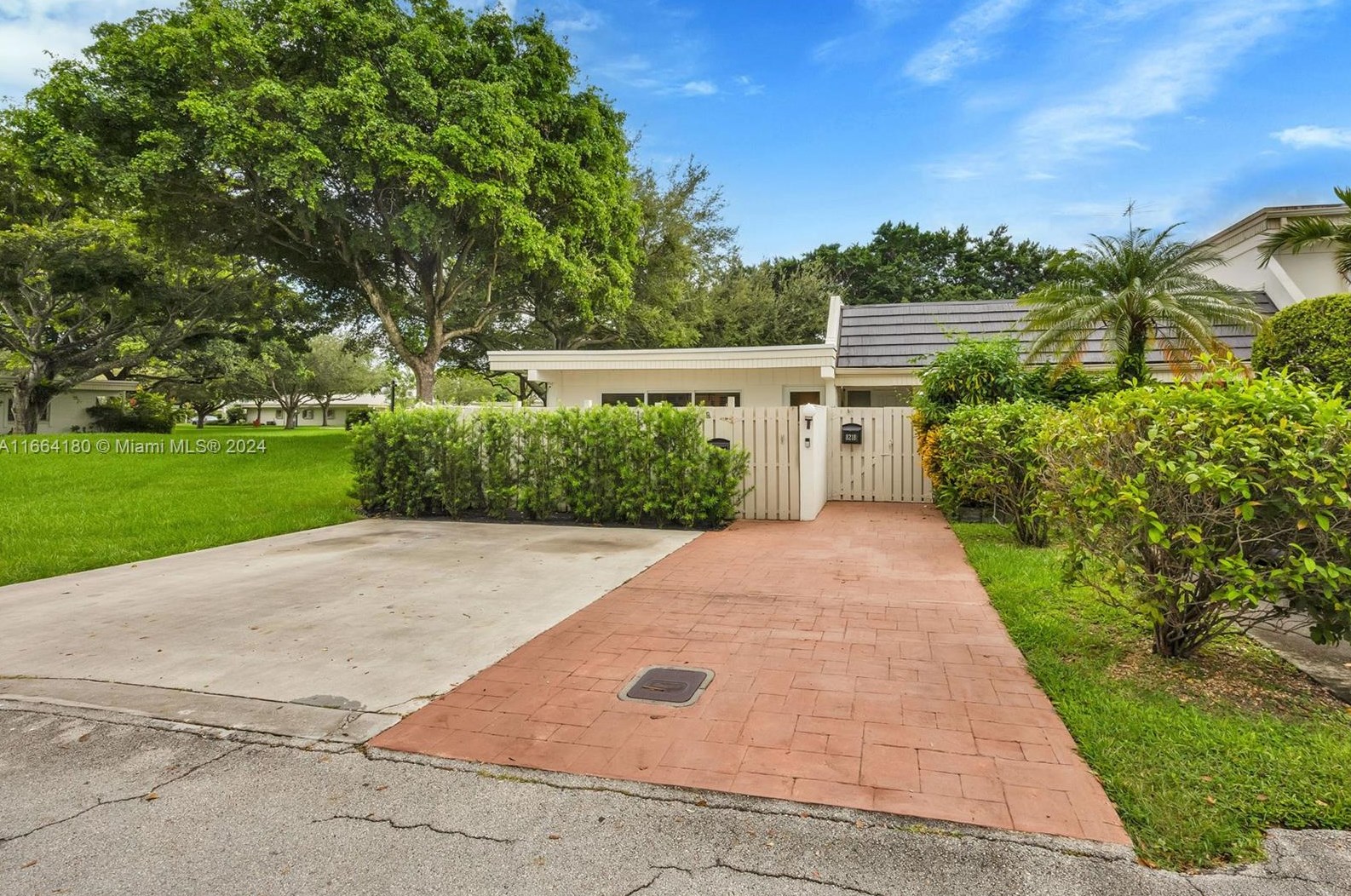 8216 81st Ter, Miami, FL 33143-6636