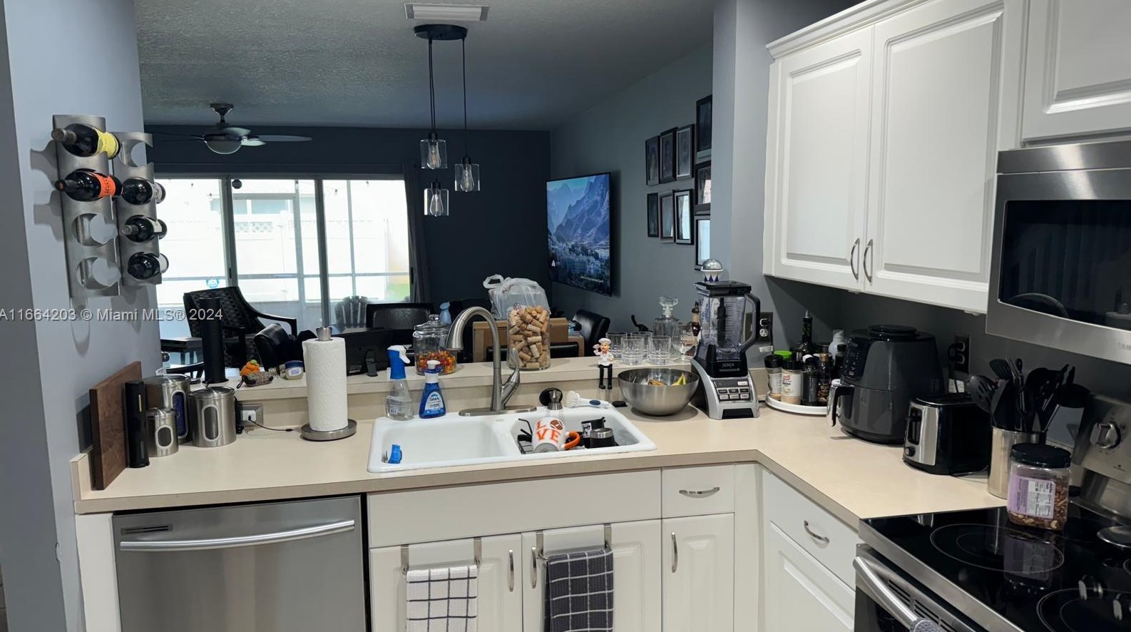 607 208th Dr, Hollywood, FL 33029-2152