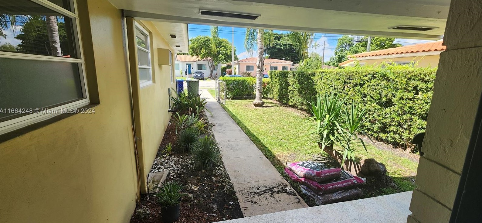 3373 28th St, Miami, FL 33133-2834