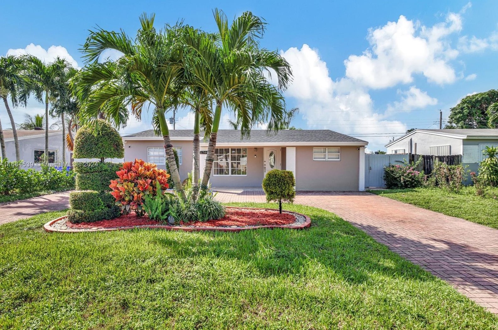 6740 Coolidge St, Hollywood, FL 33024-3919