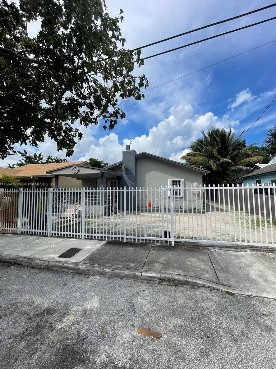 1143 27th St, Miami, FL 33127-4039