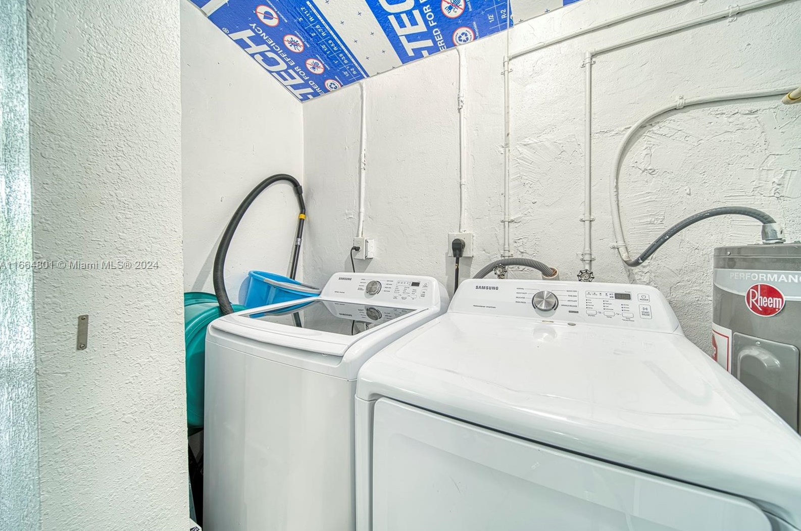 2000 Service Rd, Miami FL 33054-3753 exterior