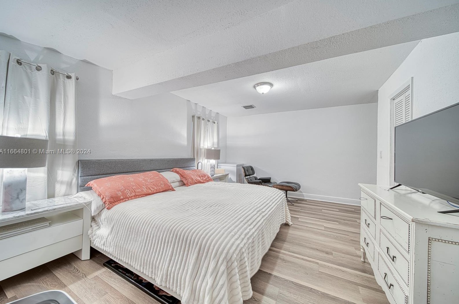 2000 Service Rd, Miami FL 33054-3753 exterior