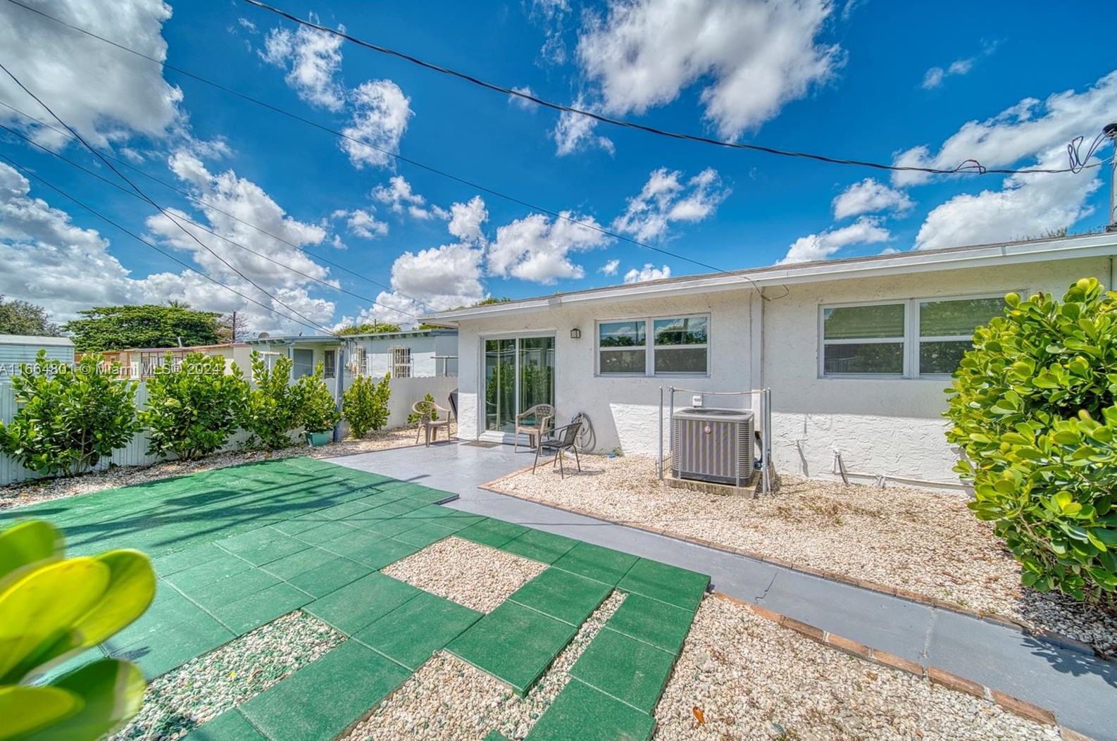 2000 Service Rd, Miami FL 33054-3753 exterior