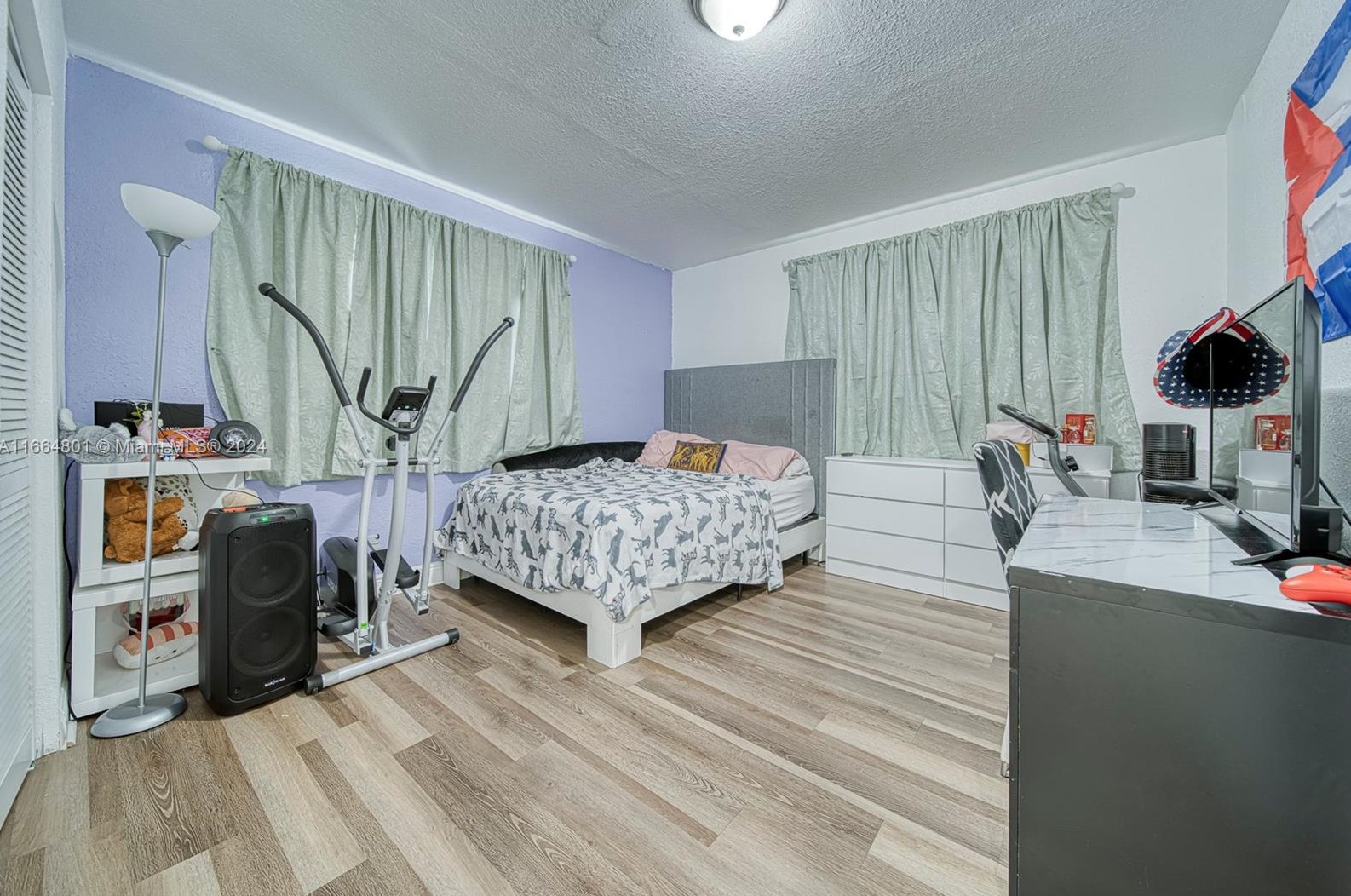 2000 Service Rd, Miami FL 33054-3753 exterior