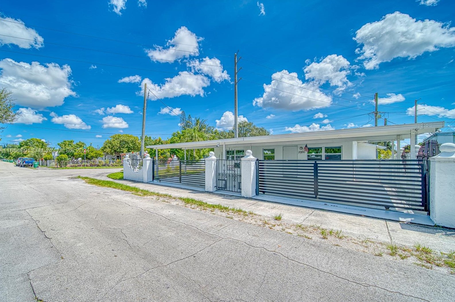 2000 Service Rd, Miami, FL 33054-3753