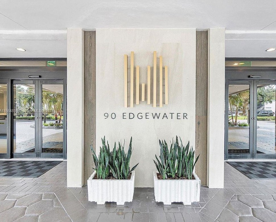 90 Edgewater Dr, Miami FL 33133-6942 exterior