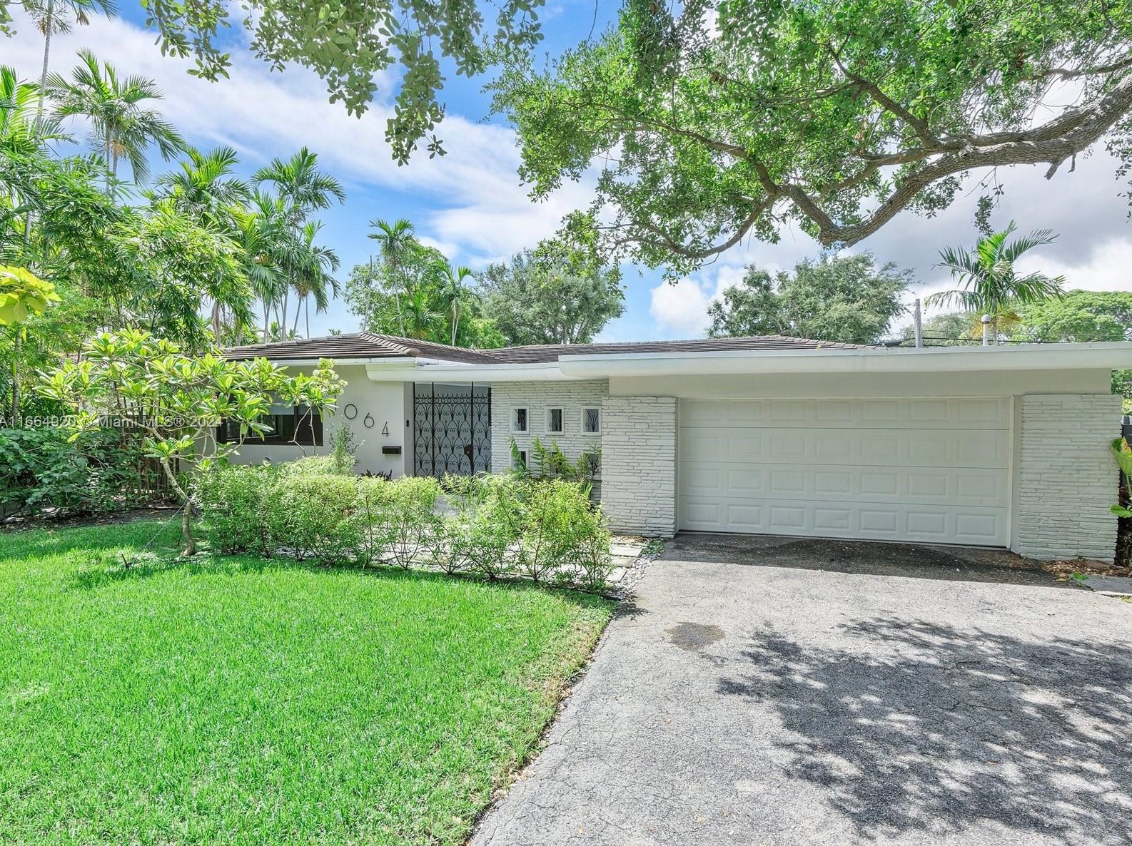 1064 97th St, Miami, FL 33138-2556
