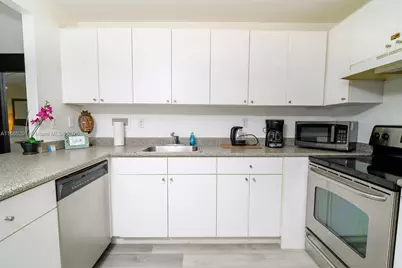 2301 Collins Av #429, Miami Beach, FL 33139 - Photo 14