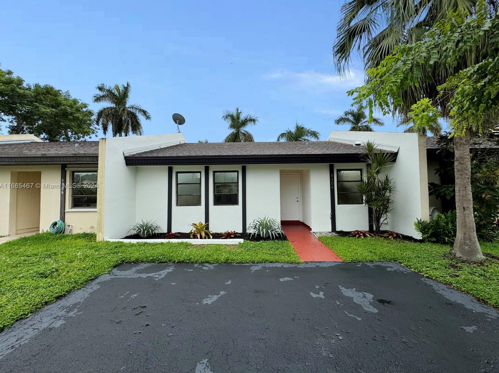 5104 139th Pl, Miami, FL 33175-5143