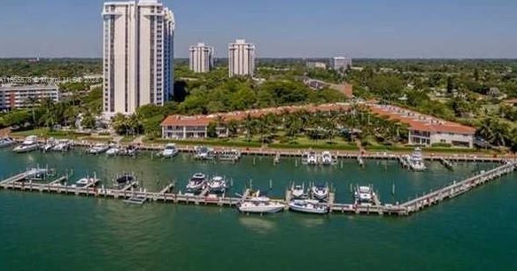 4000 Towerside Ter, Miami FL  33138-2229 exterior