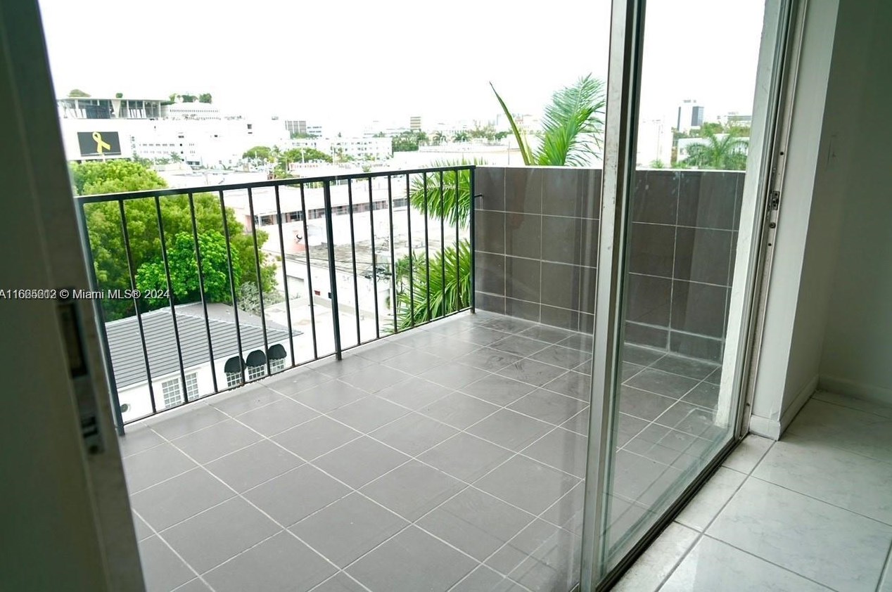 1455 West Ave, Miami Beach FL  33139-3725 exterior