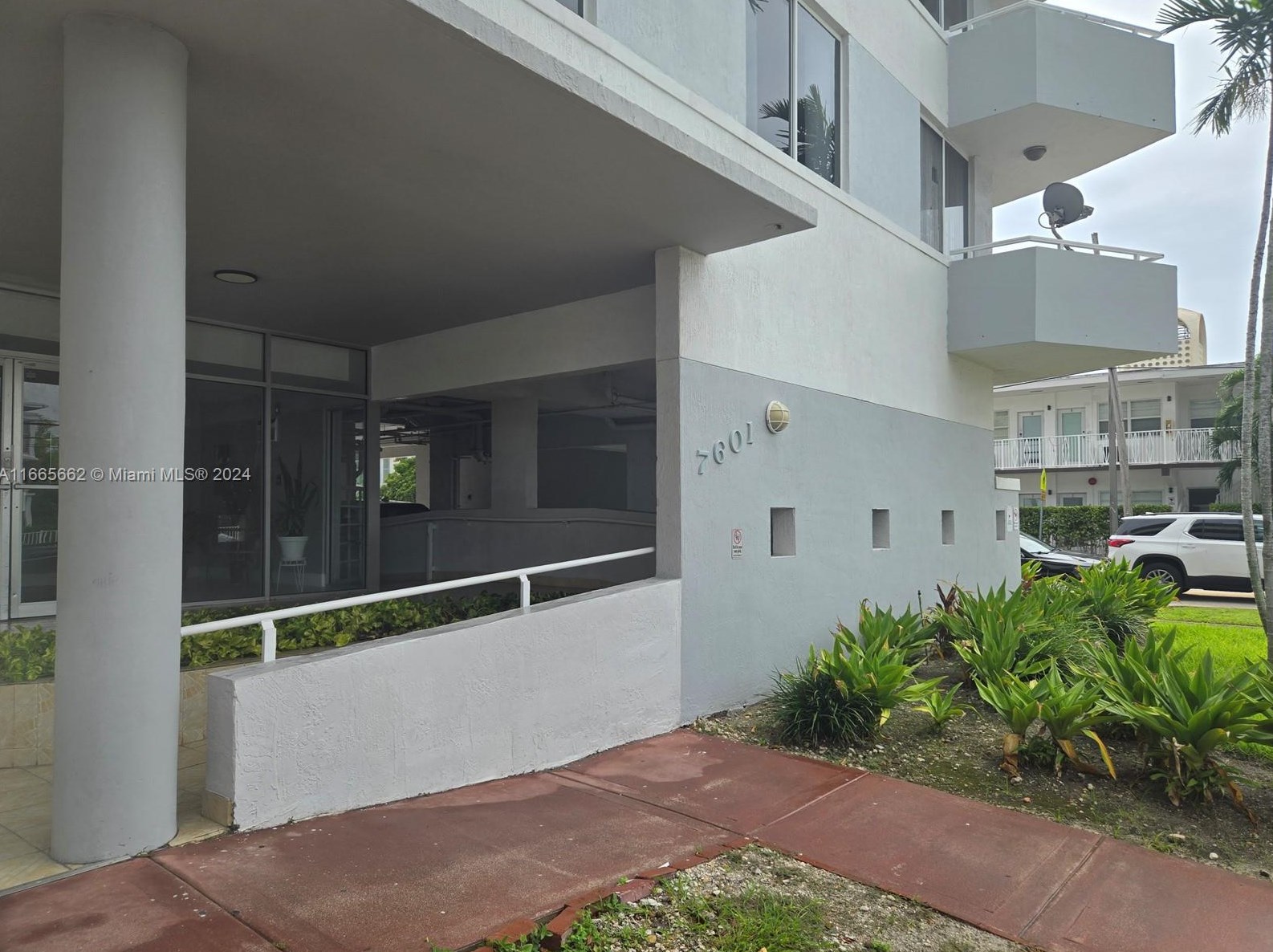 7601 Dickens Ave, Miami, FL 33141-2213