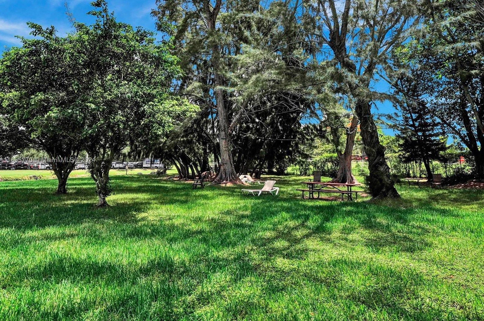 6707 Kendall Dr, Miami FL  33156-1743 exterior