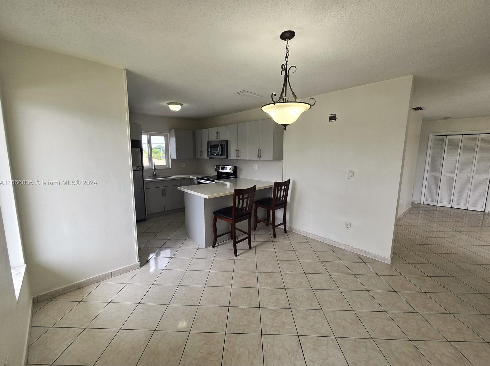 8891 36th St, Miami, FL 33165-4364