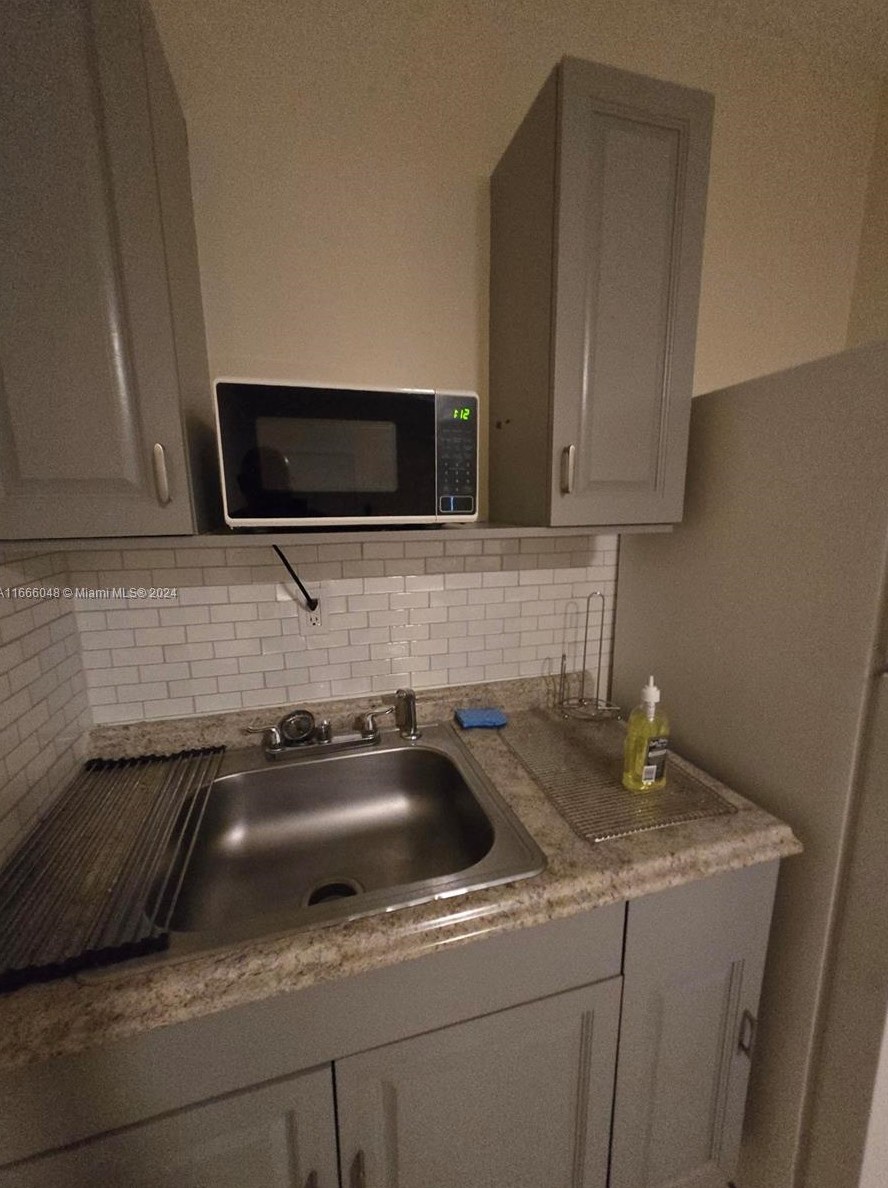 9291 Nw 23rd St #1, Hollywood, FL 33024