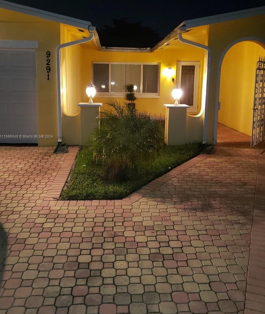 9291 23rd St, Hollywood FL  33024-3115 exterior