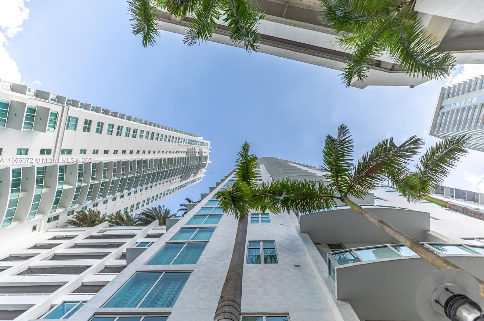 31 5th St, Miami FL 33131-2505 exterior