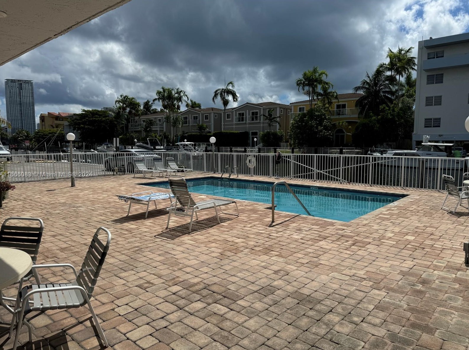 3868 Ne 169th St #402, Miami, FL 33160