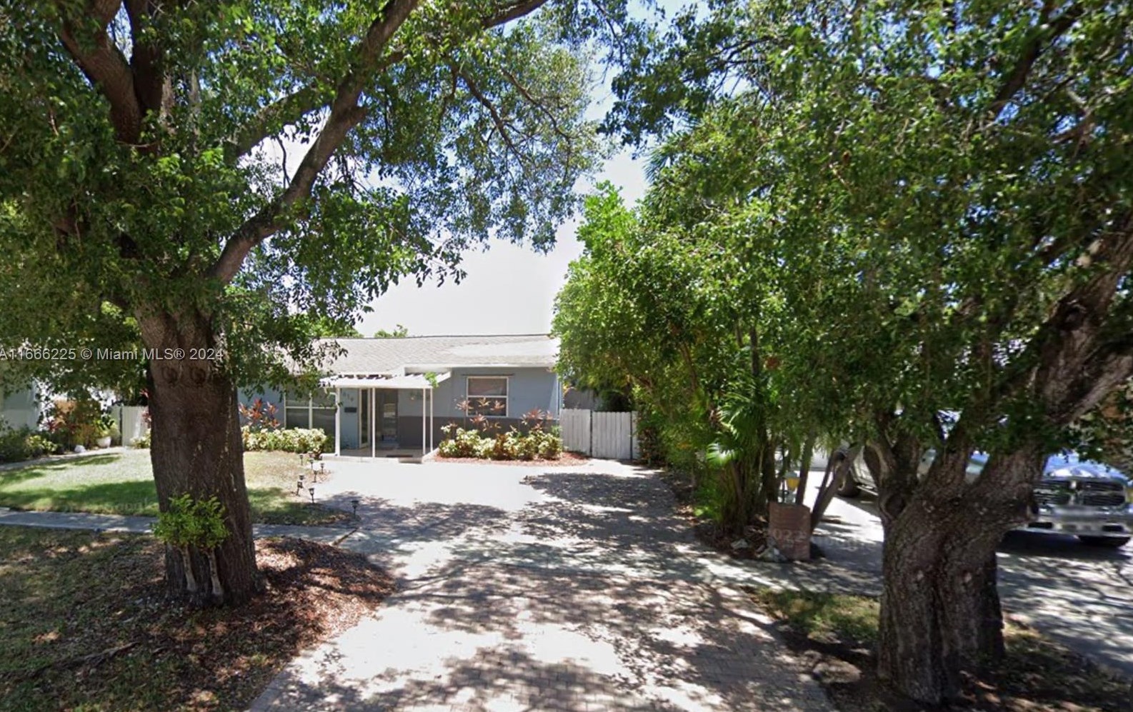 1619 Shenandoah St, Hollywood, FL 33020-2243