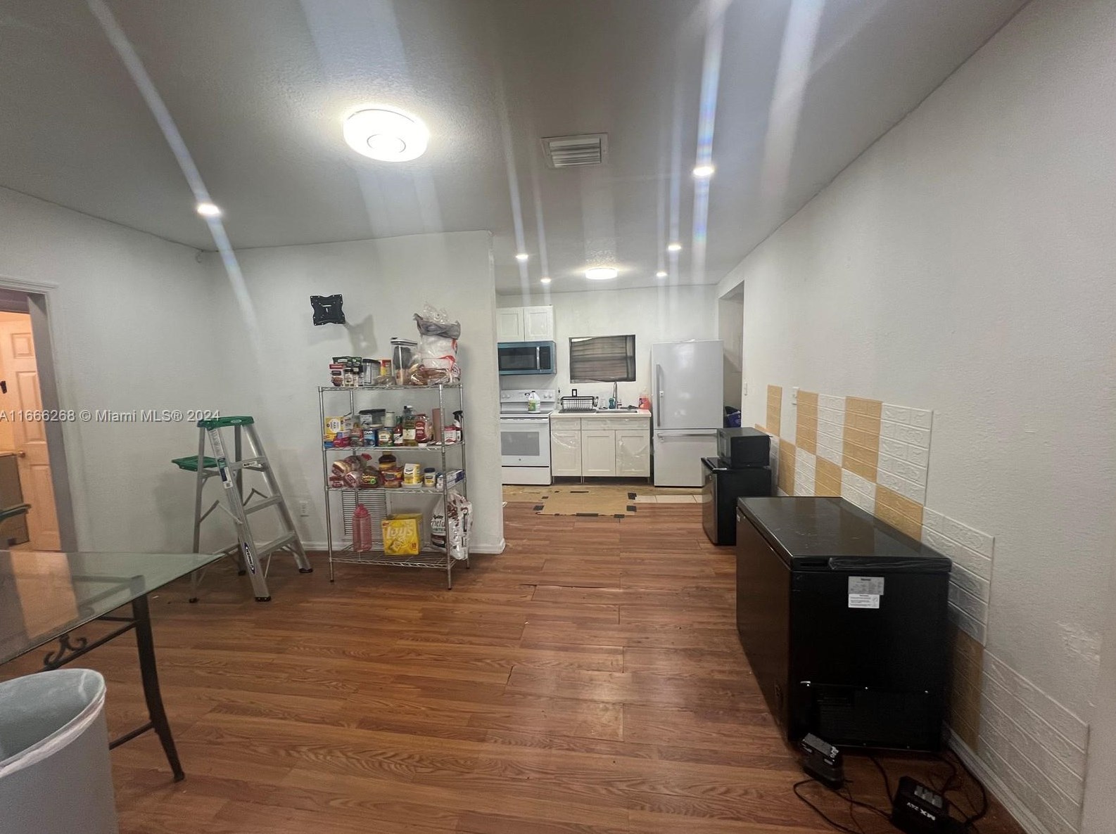 262 75th St, Miami, FL 33150-3458