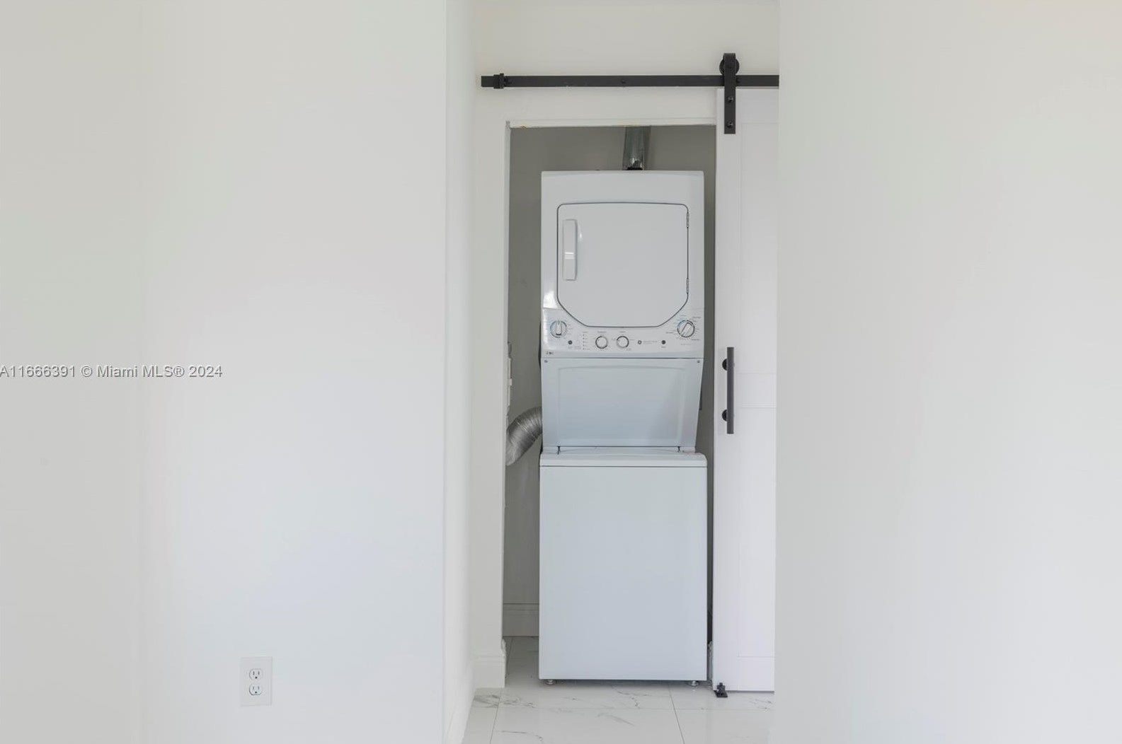 979 10th St, Miami, FL 33130-3746